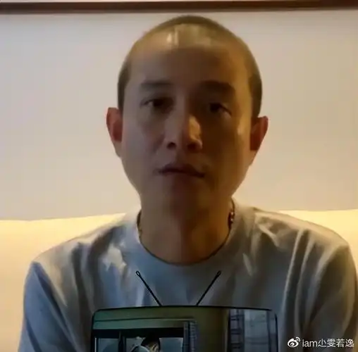 有一种整容叫文章离婚马伊琍越变越美他却光头谢顶现老态