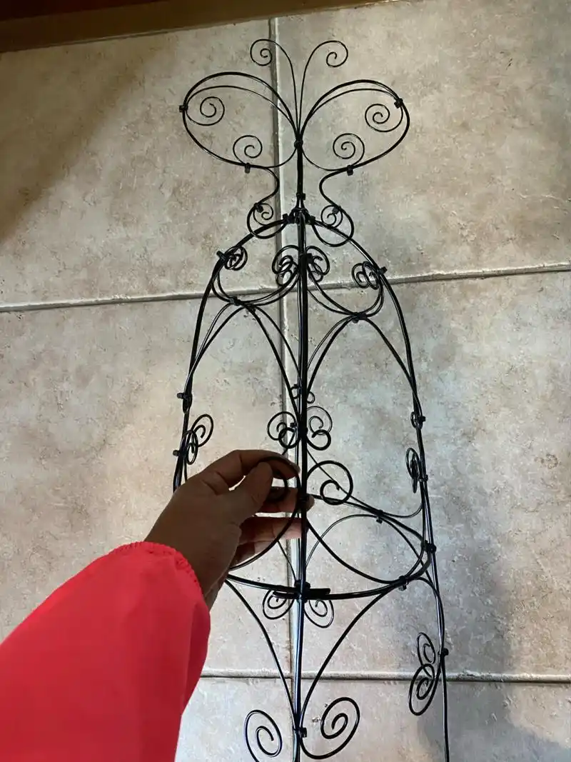 看着电视剧花架就掐成了. 粗的4mm 中的2.5mm 细的1.5mm 钳子一把.