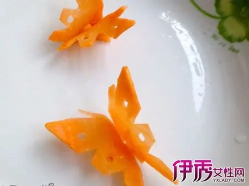 【图】红萝卜切蝴蝶花图片大展现 3种教你用胡萝卜来做出蝴蝶