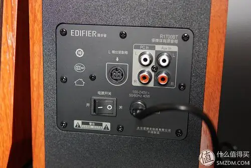 漫步者r1700bt 2.0声道 蓝牙音响外观展示(旋钮|接口)