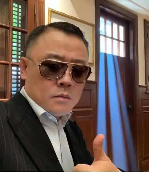 事实证明消失6年的周立波早已经走上了一条不归路