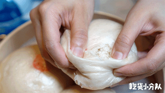 【酒酿馒头:3元/个】用的是自浙江龙阳的纯酒酿发酵工艺,是当地的非