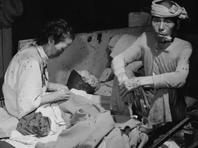 原子弹爆炸时跳进水里能保命吗日本人用亲身试验得出答案