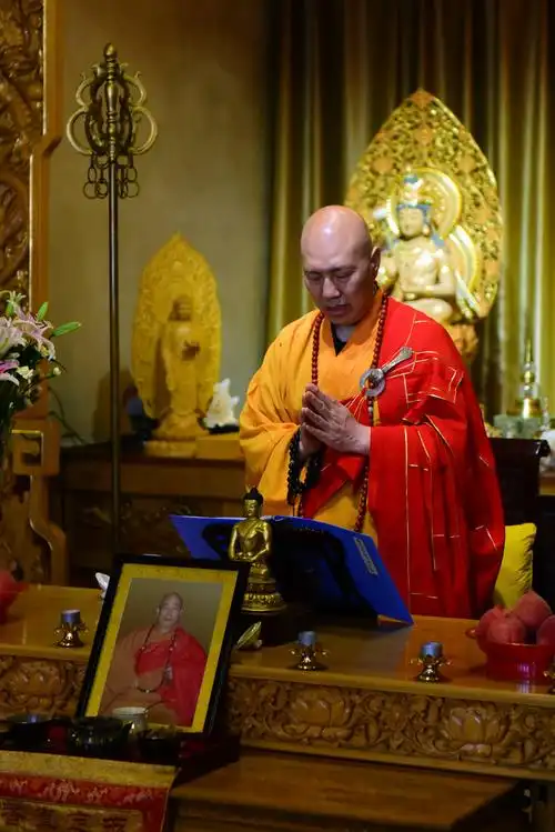 东林寺举行2016年佛诞日剃度仪式