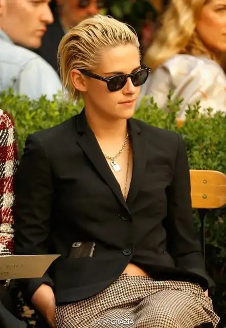 斯图尔特还大方承认与前助理艾莉西亚卡吉尔(alicia cargile)正在交往