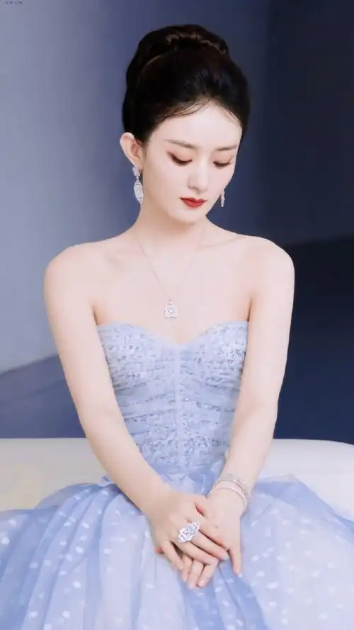 赵丽颖星点莹白缀薄纱裙##赵丽颖露背