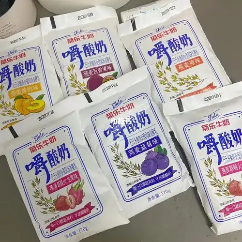 菊乐嚼酸奶