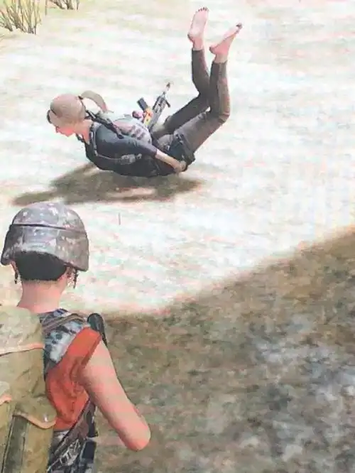 绝地求生惊现死亡劈叉我觉得我还可以再抢救一下