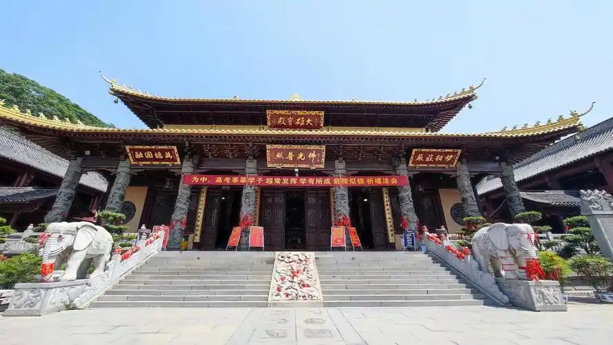 广济寺为国家四a级旅游景区,位于安徽省芜湖市赭山西南麓 广济寺与