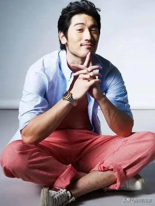 了高以翔留下的一些影音作品,视频里的高七帅永远都是那么的高大,帅气