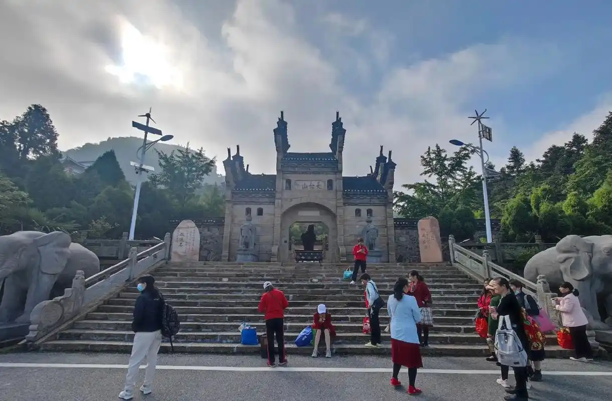 湖北省红安县天台山,早在1400年前,天台山就有佛教踪迹,隋 - 抖音
