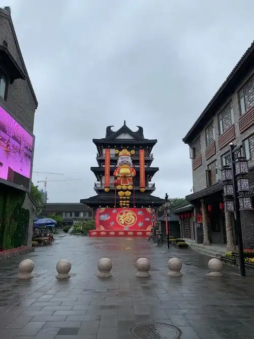 水街是盐城早期开发的一条大型仿古建筑商业街 可惜并没有得到很好的