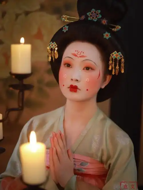 复原造型课程作品学习先秦至清各朝代比较有特色和代表性的妆容和造型