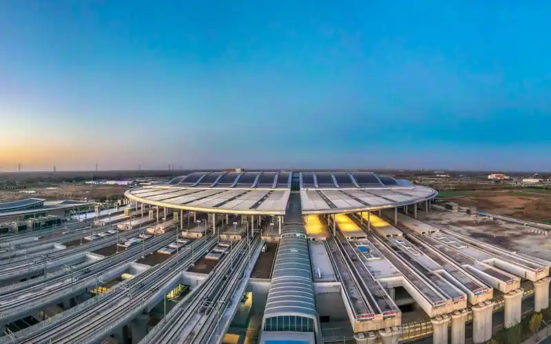 一路向南自驾游为何去看雄安高铁站,未来十年这里会是高楼林立