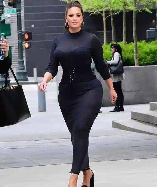 国外大码模特阿什利·格雷厄姆(阿什莉·格雷厄姆ashleygraham饰)身高