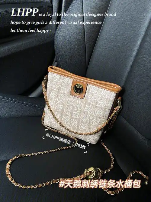 小众包包被问n次的天鹅06刺绣小水桶包好美