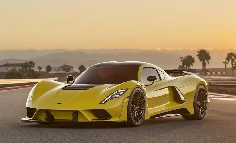 4秒,极速超过440km/h,被誉为世界上最快的跑车.