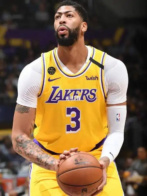 湖人起内讧!勇士提高筹码再次报价戴维斯