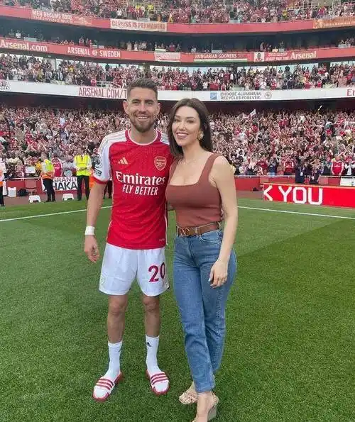 比赛》中,若日尼奥对女友的问题做出残酷回应_凯瑟琳·哈丁_节目_补充