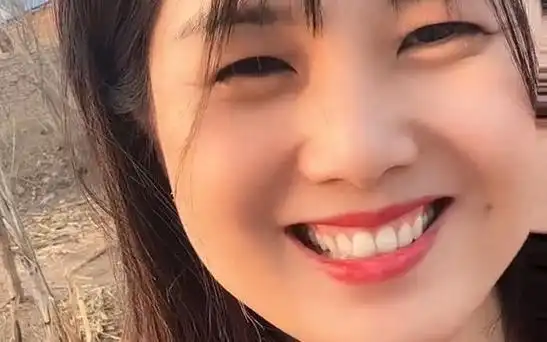 一笑倾城招牌笑容