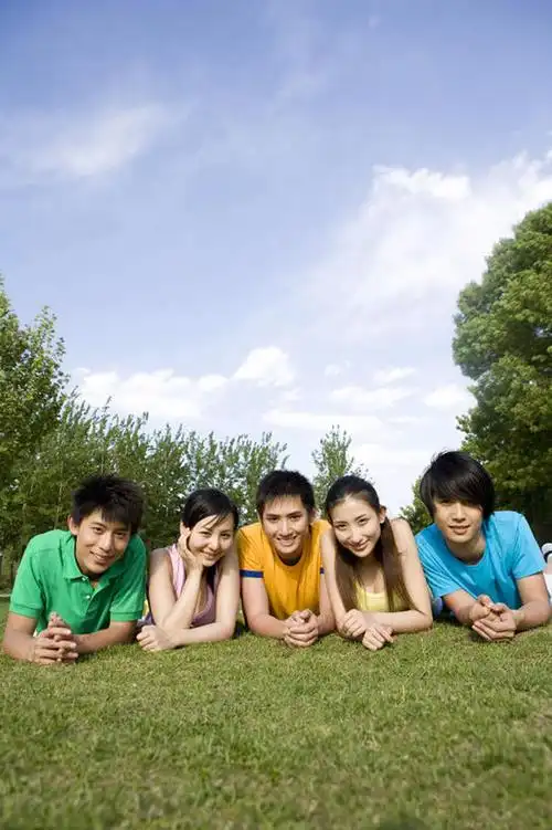 笑,微笑,露齿笑,竖图,室外,白天,正面,旅游,度假,时尚,快乐,友谊,幸福