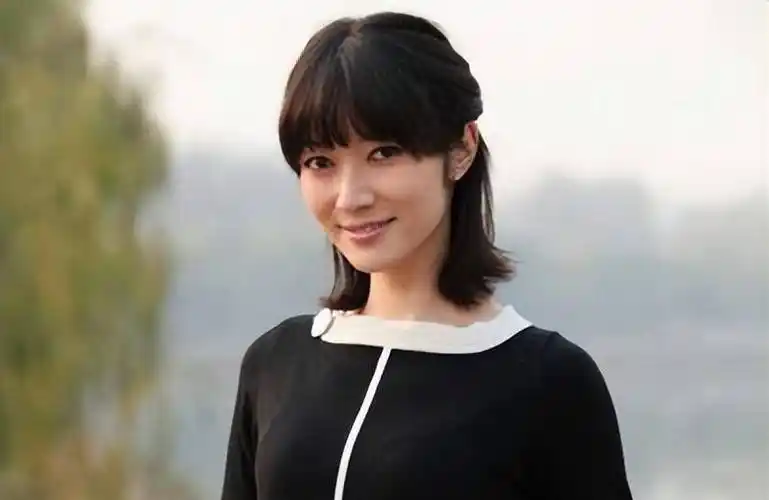 她来中国跑龙套十年,凭《伪装者》走红,如今已嫁入