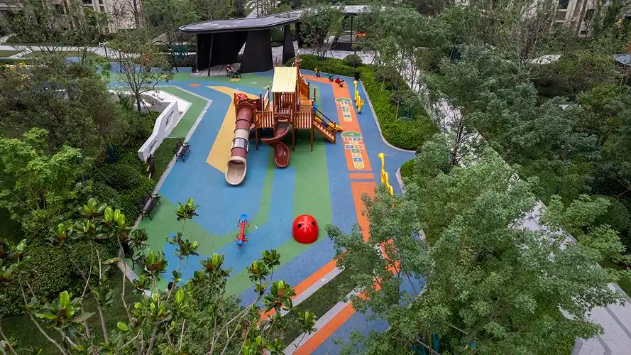 儿童活动场地宽敞的阳光草坪结合景观会客厅为业主提供更多的活