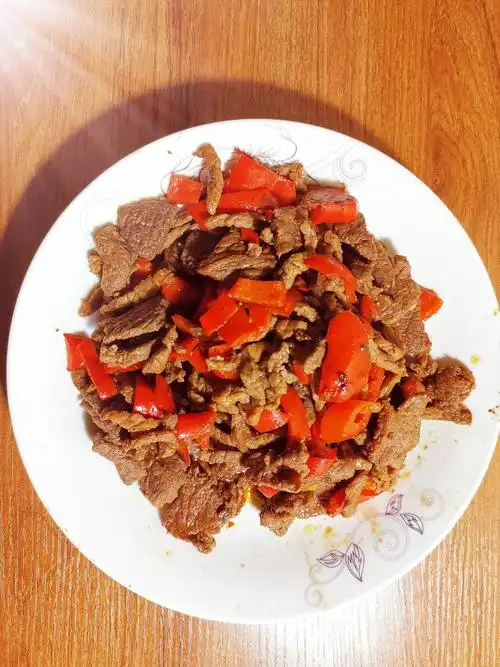 甜椒炒牛肉成品图