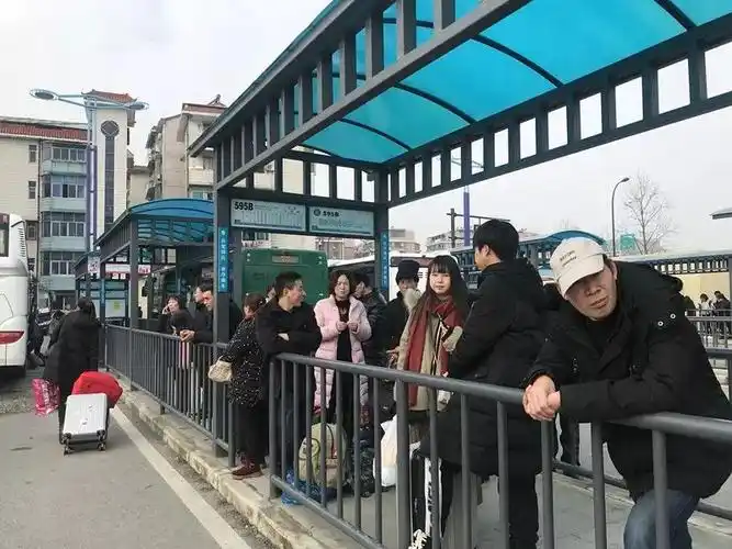 直击春运第一天!富阳的高铁站,汽车站,公交站是这样的