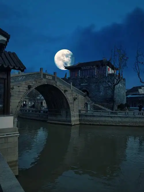 姑苏城外寒山寺夜半钟声到客船放大能看见枫桥二字