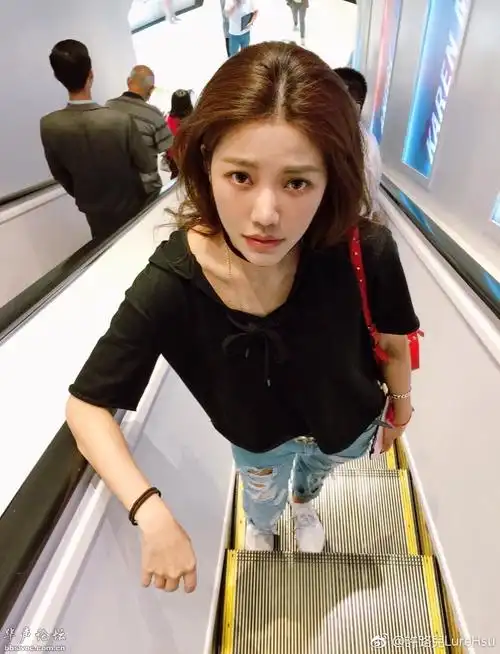 台湾网红许路儿40岁年龄18岁面孔