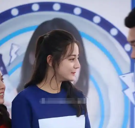 迪丽热巴的"侧颜"让我明白,这种鼻子第一眼很违和,但越看越美_显得