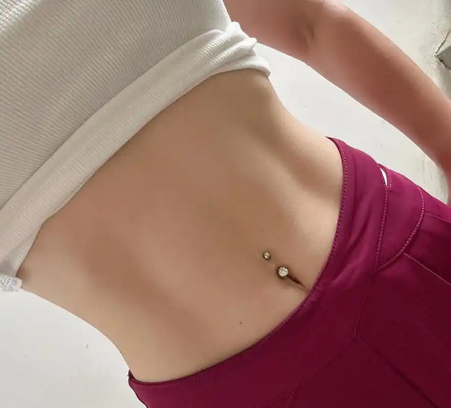 日复一日的锻炼,#运动女孩 #马甲线 @抖音小助手 "我依旧 - 抖音