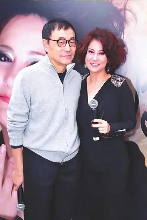 29岁丈夫离世,34岁生下女儿,铁肺天后甄妮为初恋选择终身不再嫁