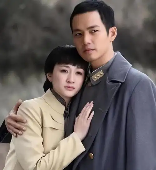 《来不及说我爱你》:钟汉良的民国军装造型绝了,妥妥小说男主-质信十