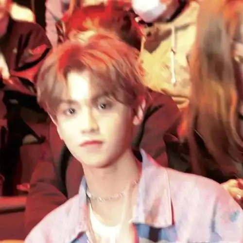 你觉得黄明昊最好看的图片