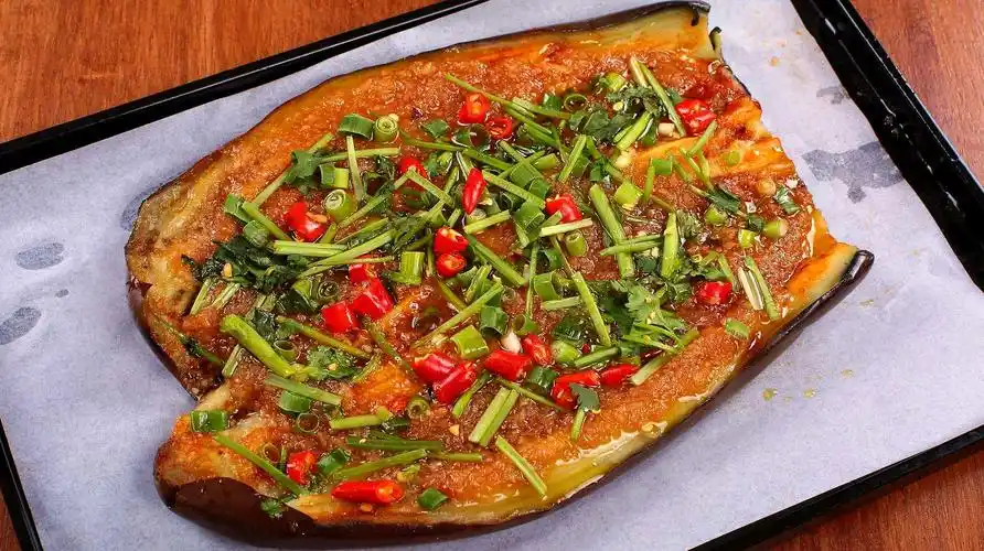 火遍烧烤摊的蒜香烤茄子,三个步骤就能轻松做好!