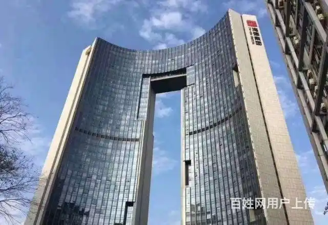 地铁口位置海德广场260平精装修齐全只租70元