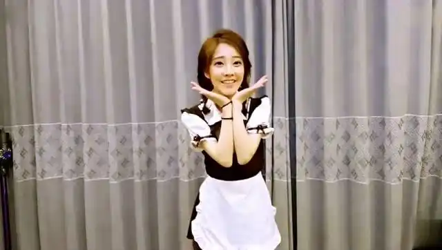 冯提莫女仆装《佛系少女》舞蹈,正版是这样跳的,拒绝盗版,最后彩蛋!