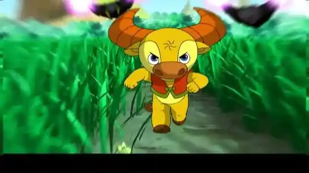 小牛向前冲:大角牛被攻击,用自己吸引注意力,换同伴逃命-母婴亲子视频