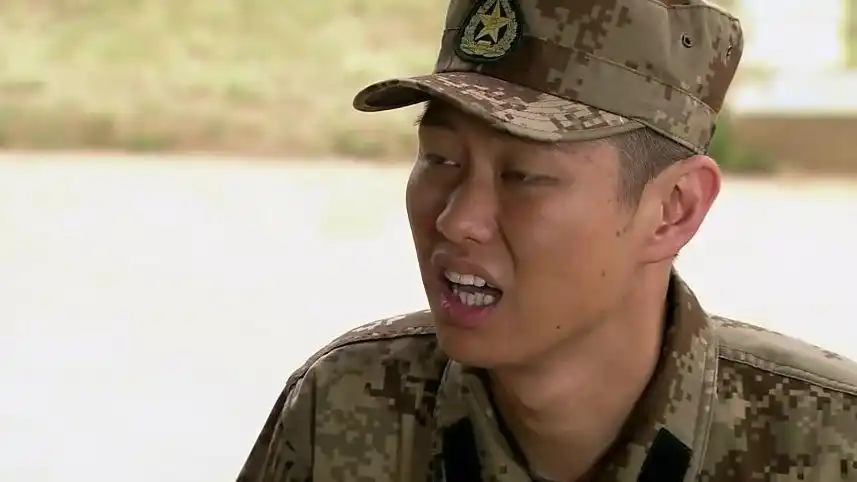 李二牛拿酸菜鱼哄王艳兵开心,特种兵真是个小肚鸡肠