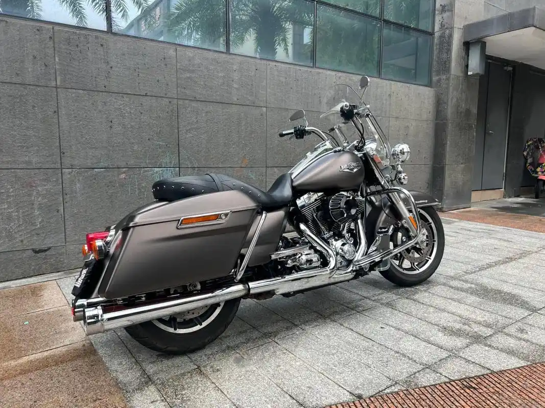 17年哈雷路王 年份:2017年5月 车型:哈雷路王定制103 公里数:14405km