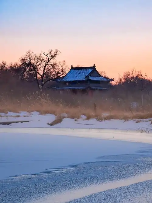清观暮雪哈尔滨圣清观傍晚雪景