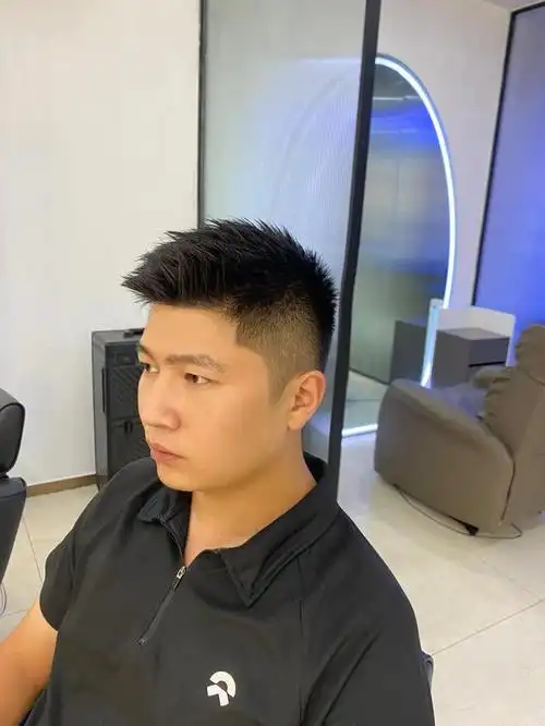 发型可以说是男人的第二张脸,男人帅不帅,发型起着至关重要的作用,好