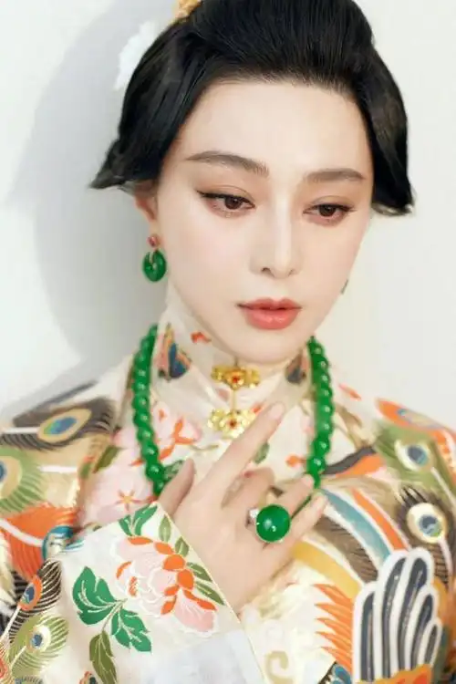 范冰冰不愧是传统文化传播者!身着汉服亮相国外活动,自成一派的妩媚