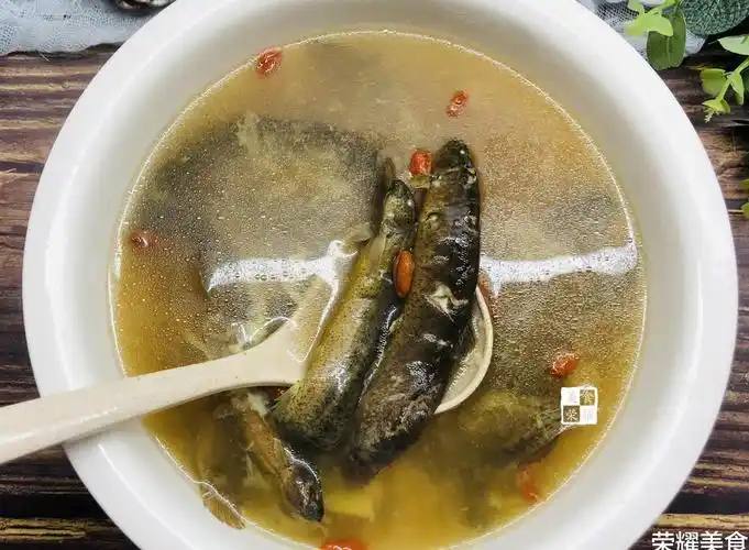 一锅甘甜鲜美,醇香无比的黄芪泥鳅汤就做好了,一般人群均可饮用哦