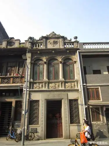 论广州出名的民居,应该是西关大屋.