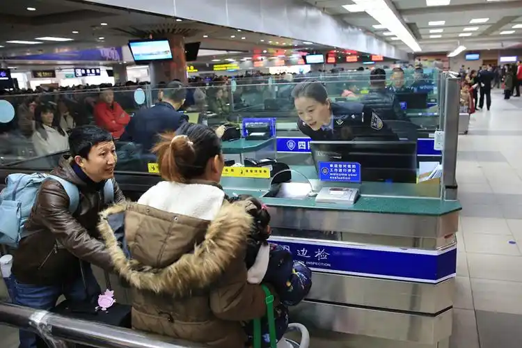 拱北口岸年出入境客流首次突破13亿第七年居全国首位
