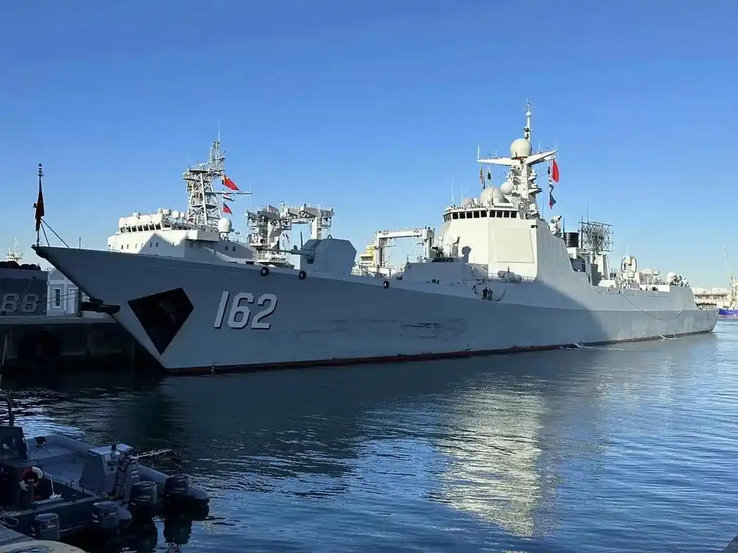 中国9899海军162南宁舰 052d型驱逐舰(加长型) 由该舰组成的第43