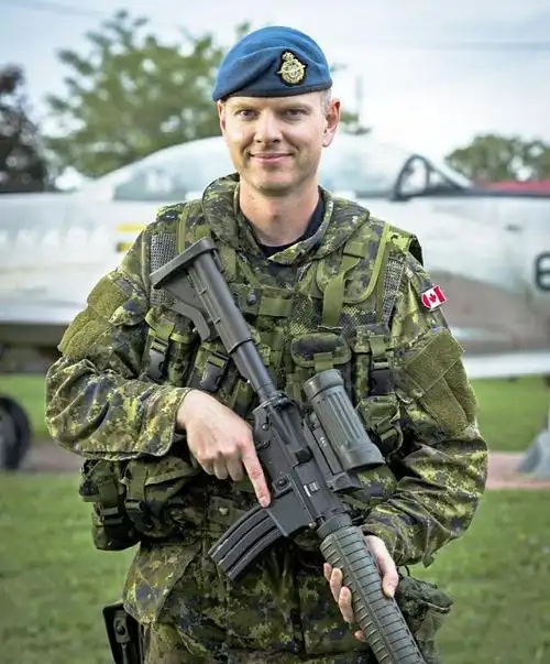 领土比我国还大,却只有6万军队保卫国家,美俄两国不敢动手